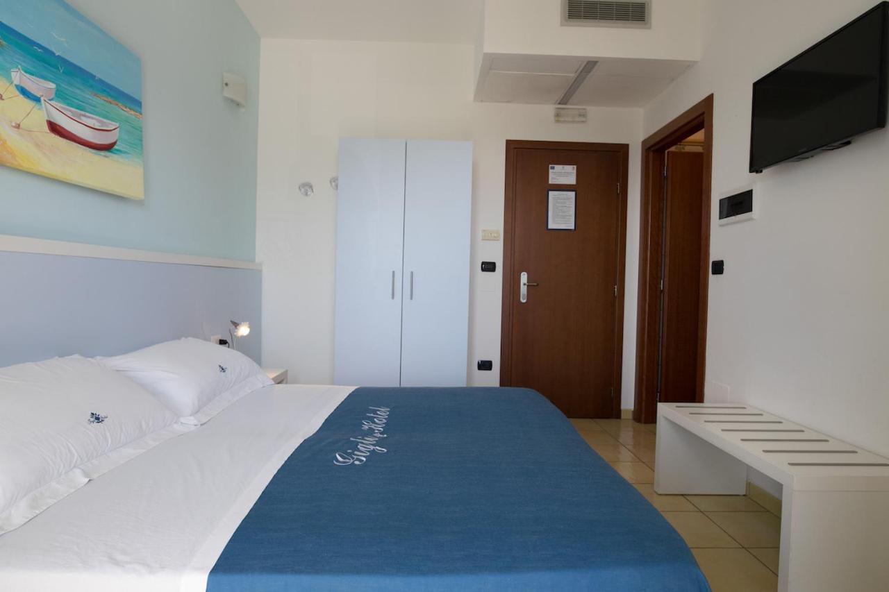 Gigli Hotel Salento Марина ди Песколусе Стая снимка